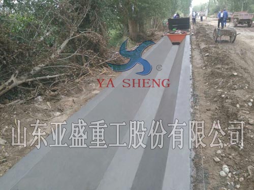 甘肅嘉峪關客戶使用現澆式襯砌機生產構件