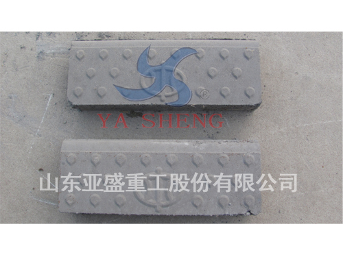 湖北武漢采用LZYC-2成型機生產路沿石